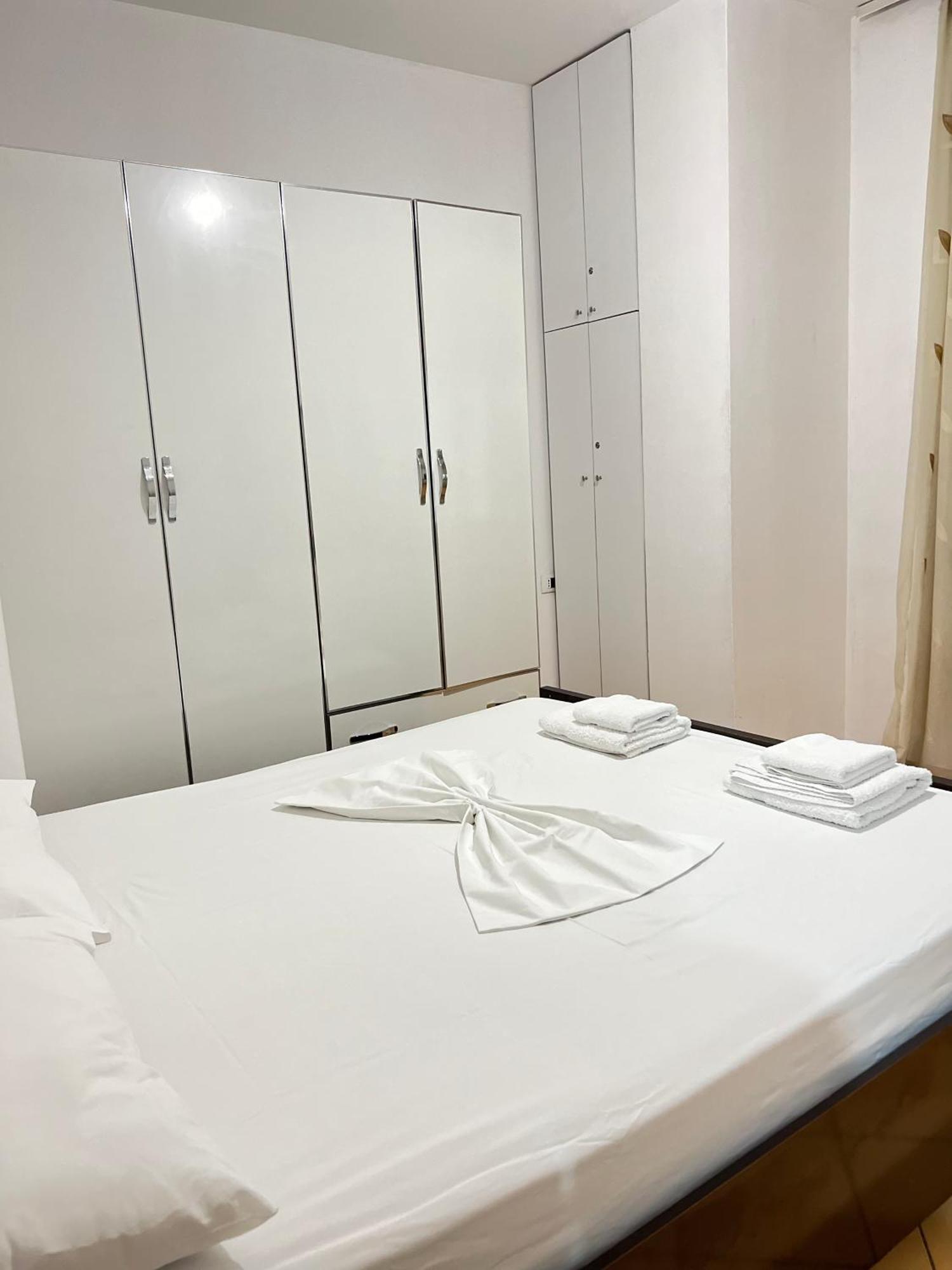 Leonard Apartment Tirana Exteriör bild
