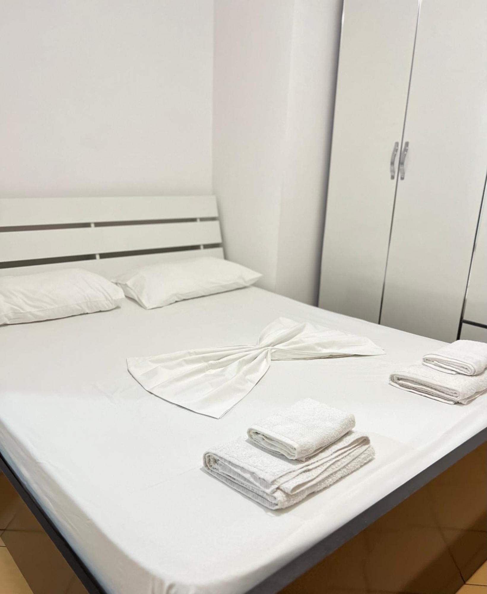 Leonard Apartment Tirana Exteriör bild